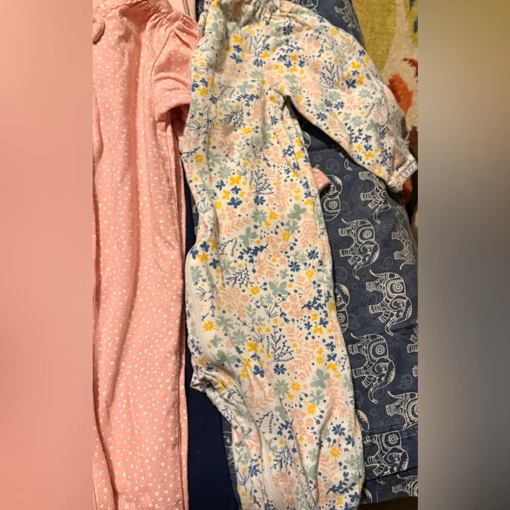Assorted lot of 6 baby girls footed pajamas size 6 months